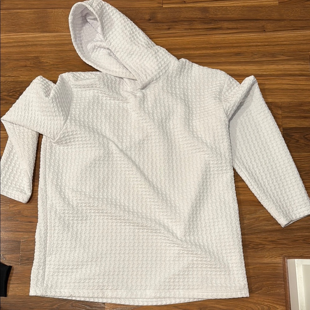 Stylish Sports Illustrated White Textured Hoodie